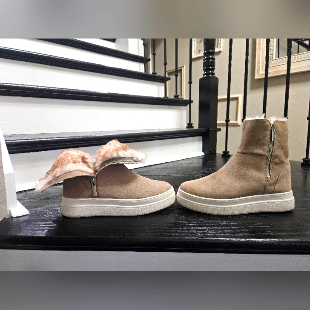 JSlides HENLEY Taupe Nubuck Dual Zip Fur Lined Platforn Sneaker Boot Sz 7